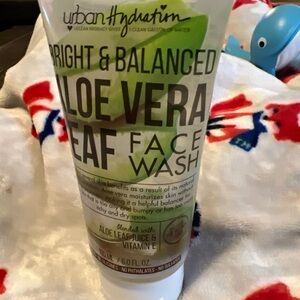 Urban Hydration Aloe Vera Leaf Face Wash